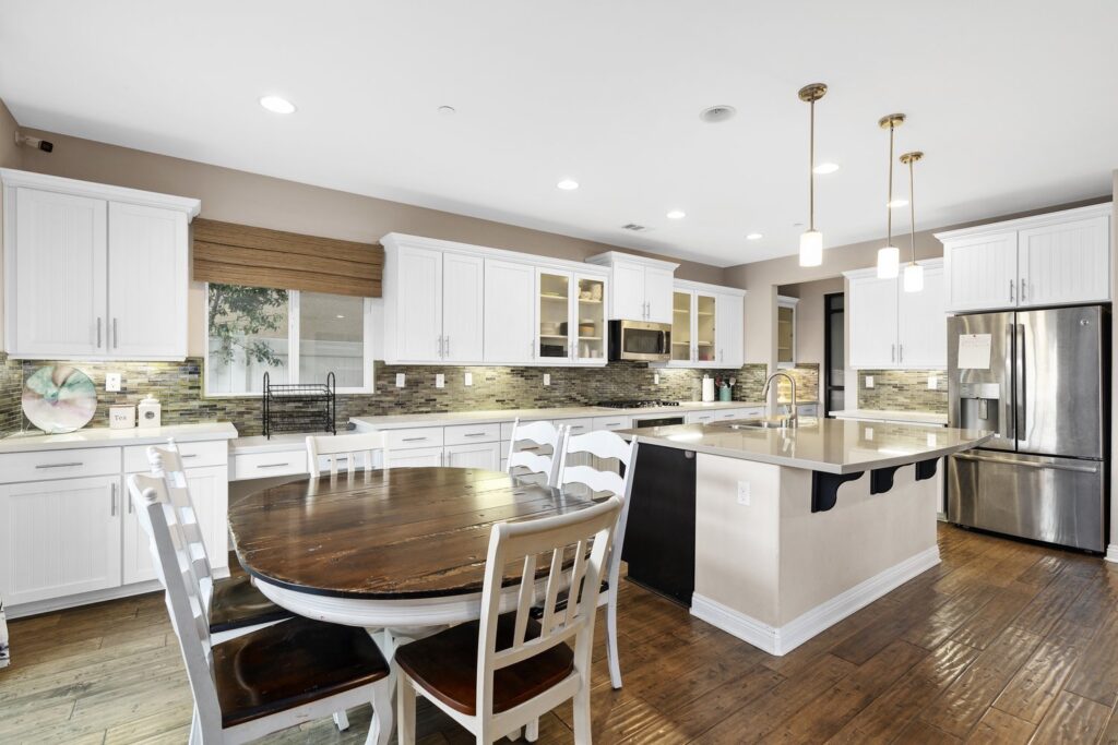 Beautiful Kitchen with Dining Table