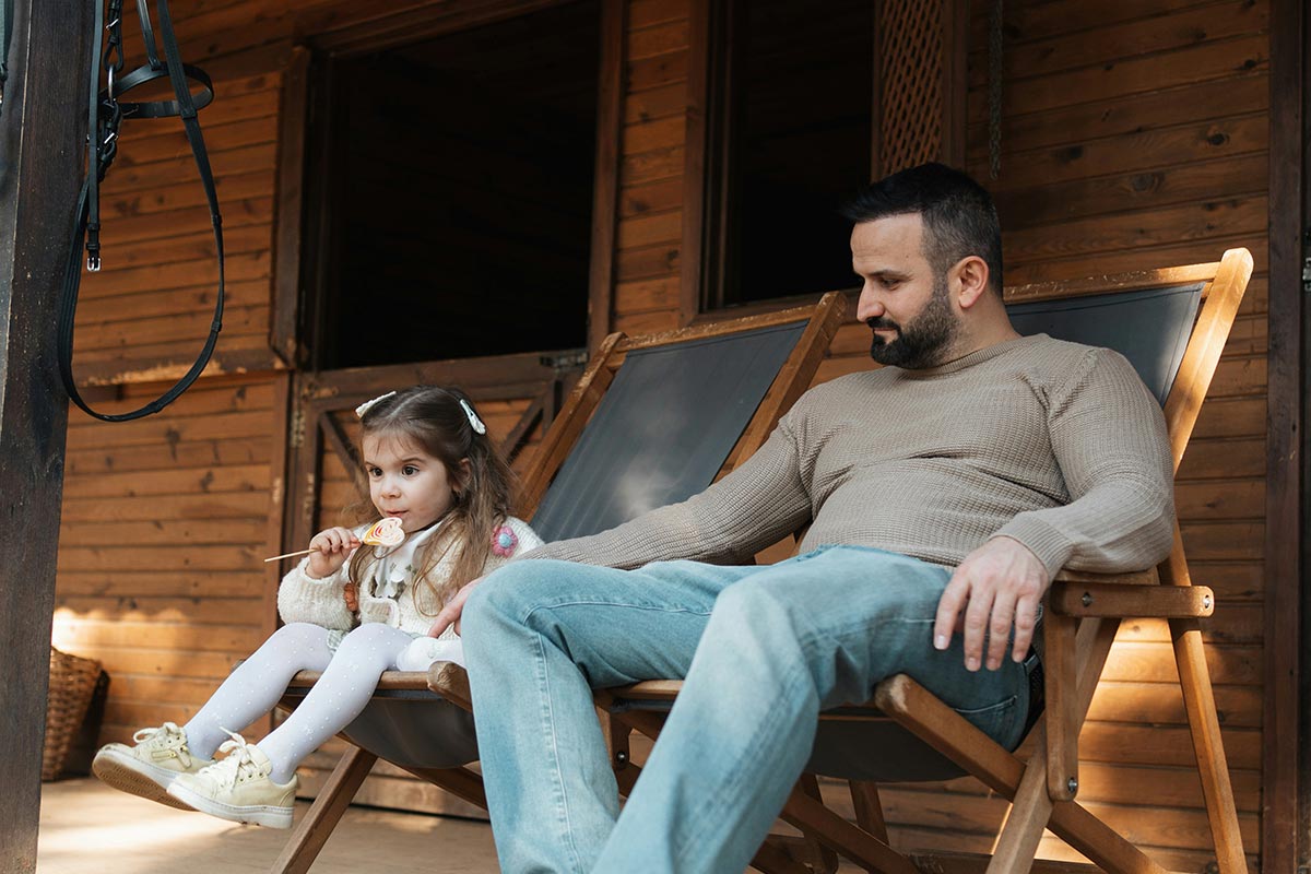 dad-with-his-daughter
