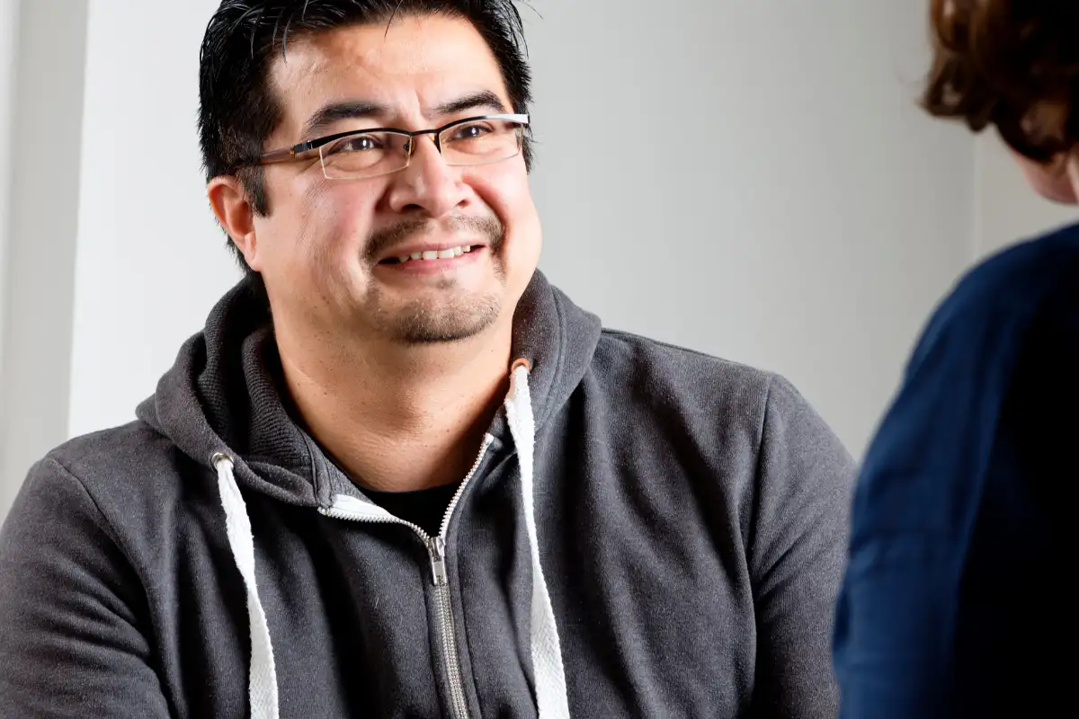 male client smiling at the psychologist during dual diagnosis treatment