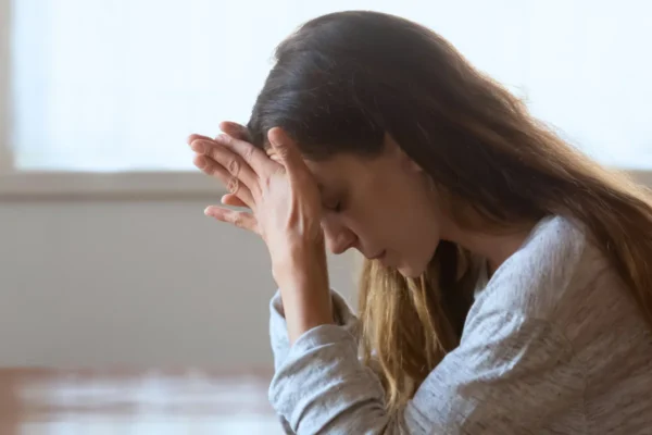 woman having anxiety attack (1)